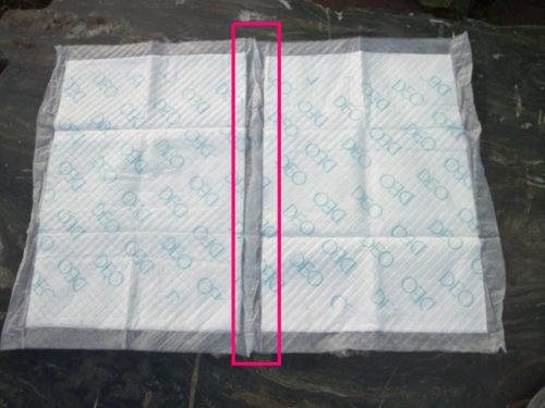 ペットシーツ「デオ・ダブル」2枚を広げたところ。